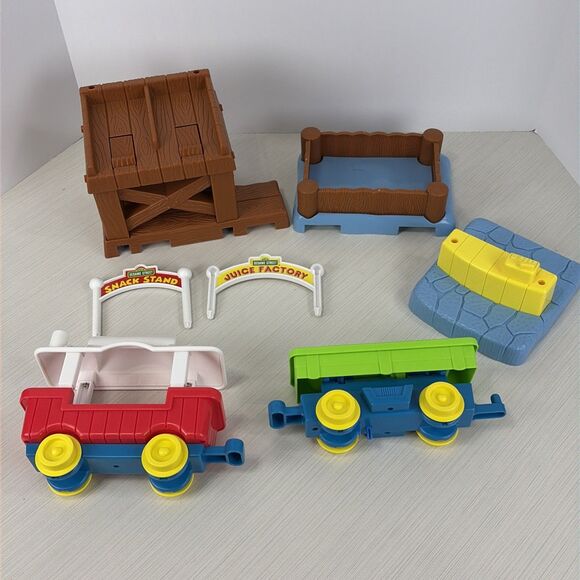 1996 Tyco Sesame Street Snack Stand Juice Factory + 2 Cars Elmos RC Railroad - Picture 1 of 8